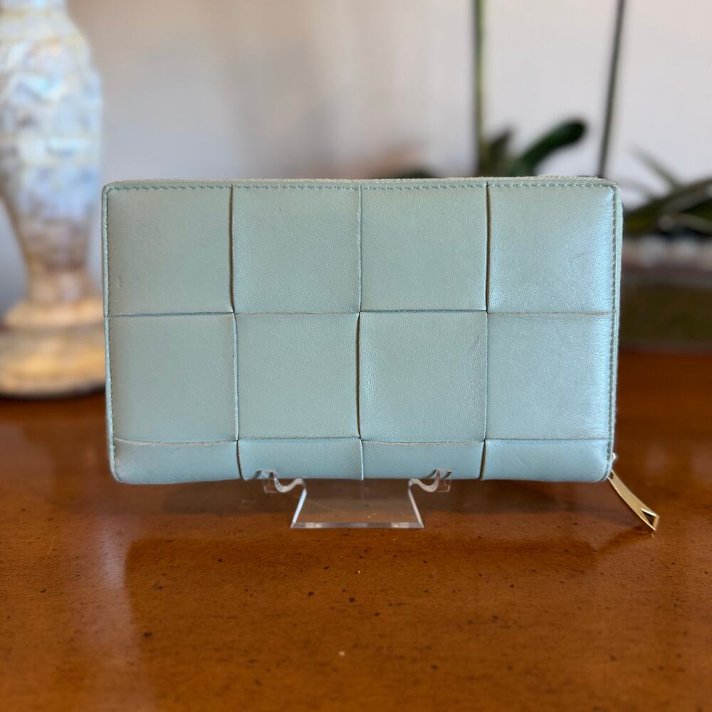 Bottega Veneta Maxi Intrecciato Cassette Lambskin Zippy Long Wallet Green Sage